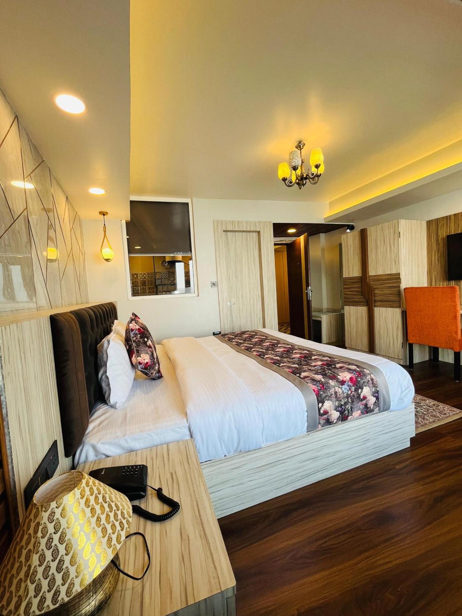 Luxury Stay At Hotel Broadway Boutique Mall Road Chowrasta Near Mahakal Temple 大吉岭 外观 照片