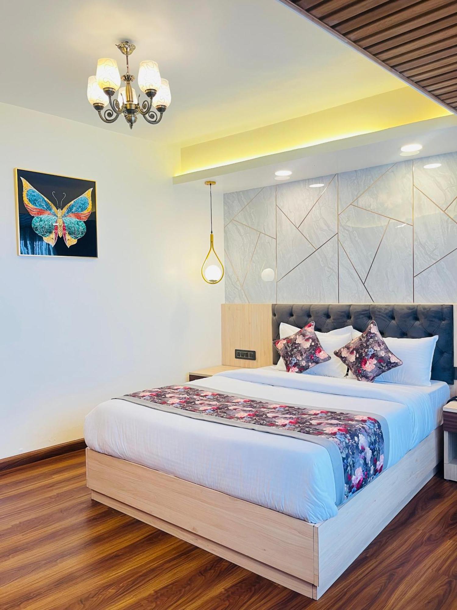 Luxury Stay At Hotel Broadway Boutique Mall Road Chowrasta Near Mahakal Temple 大吉岭 外观 照片