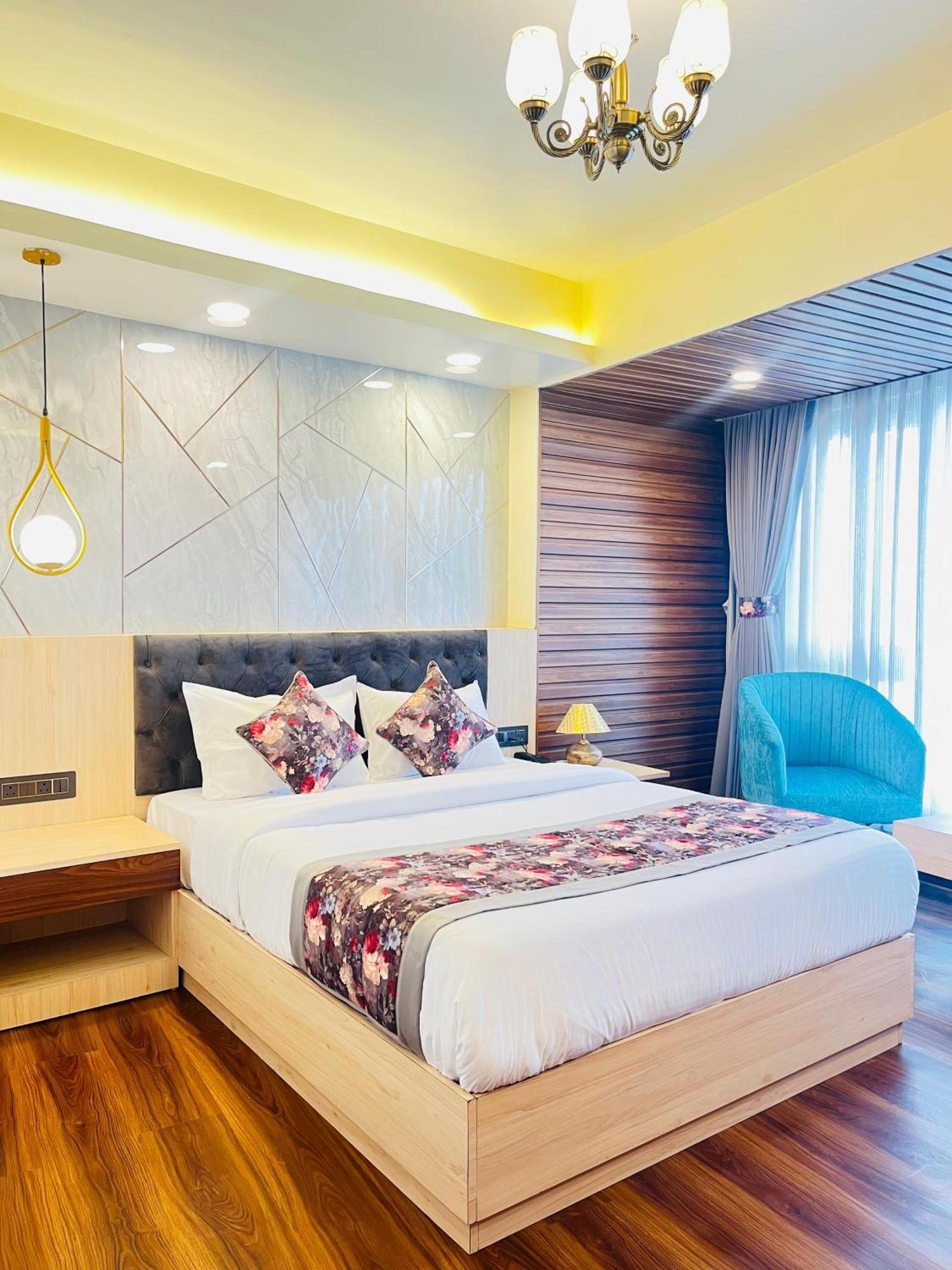 Luxury Stay At Hotel Broadway Boutique Mall Road Chowrasta Near Mahakal Temple 大吉岭 外观 照片