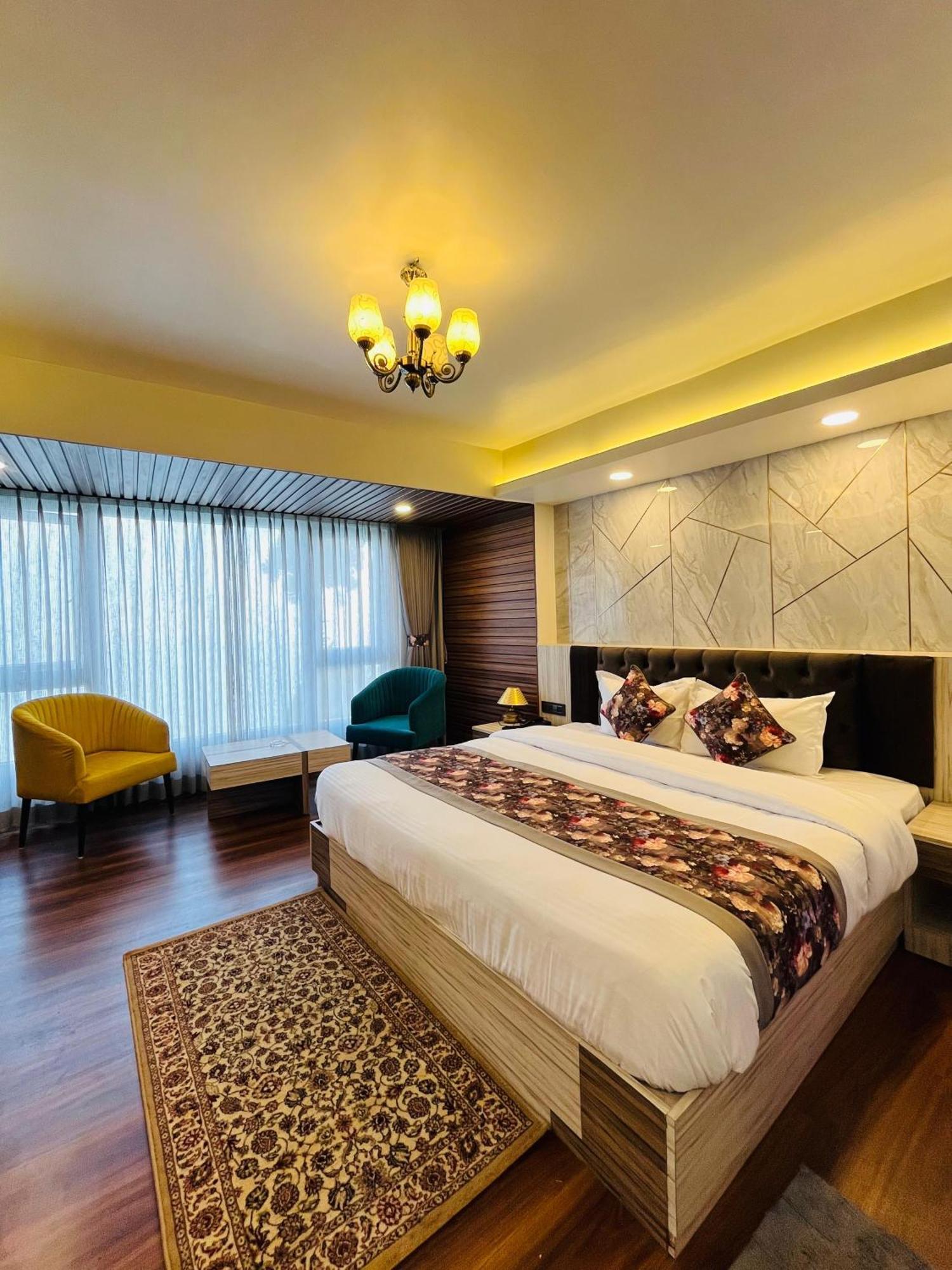 Luxury Stay At Hotel Broadway Boutique Mall Road Chowrasta Near Mahakal Temple 大吉岭 外观 照片