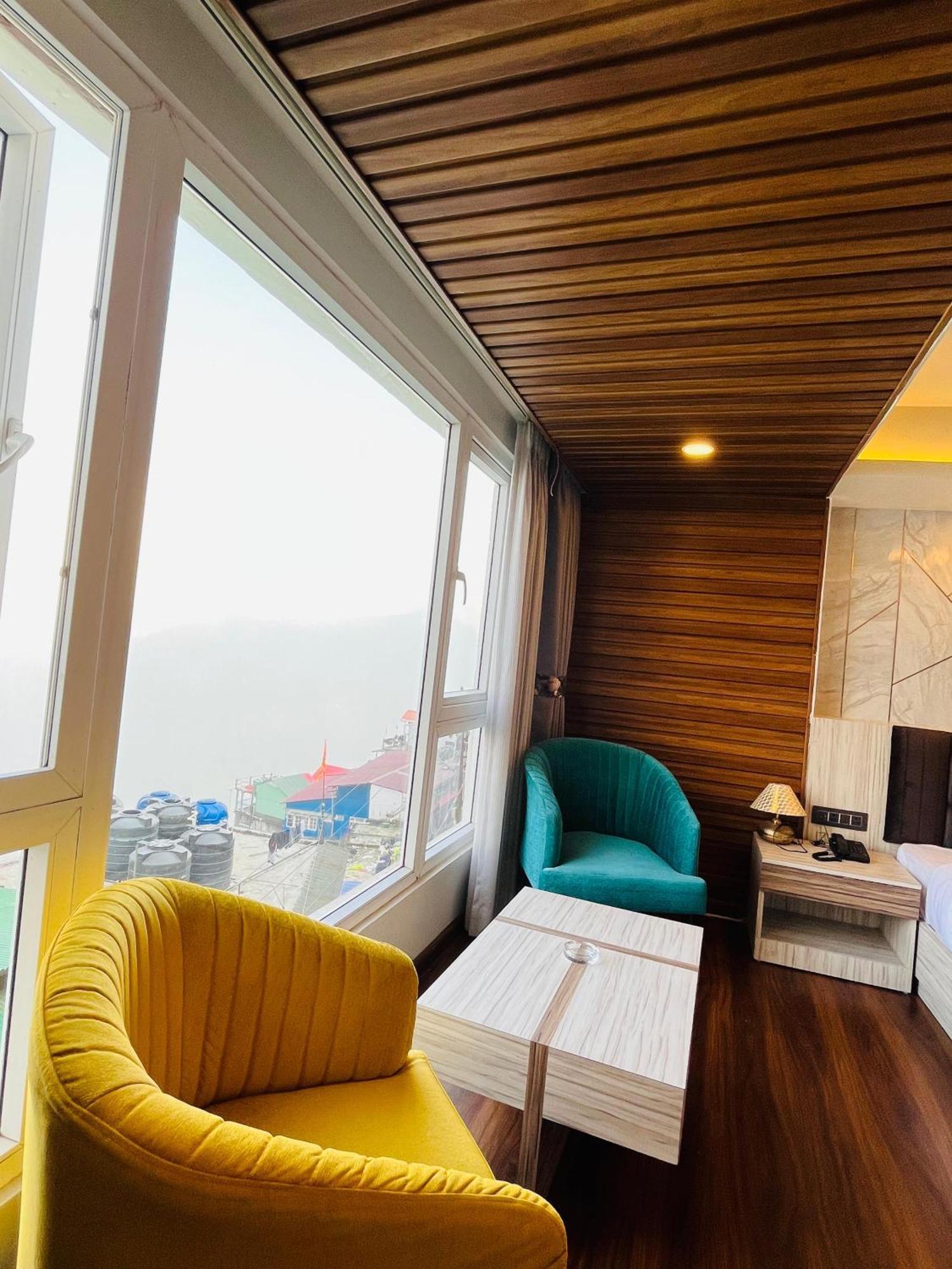 Luxury Stay At Hotel Broadway Boutique Mall Road Chowrasta Near Mahakal Temple 大吉岭 外观 照片