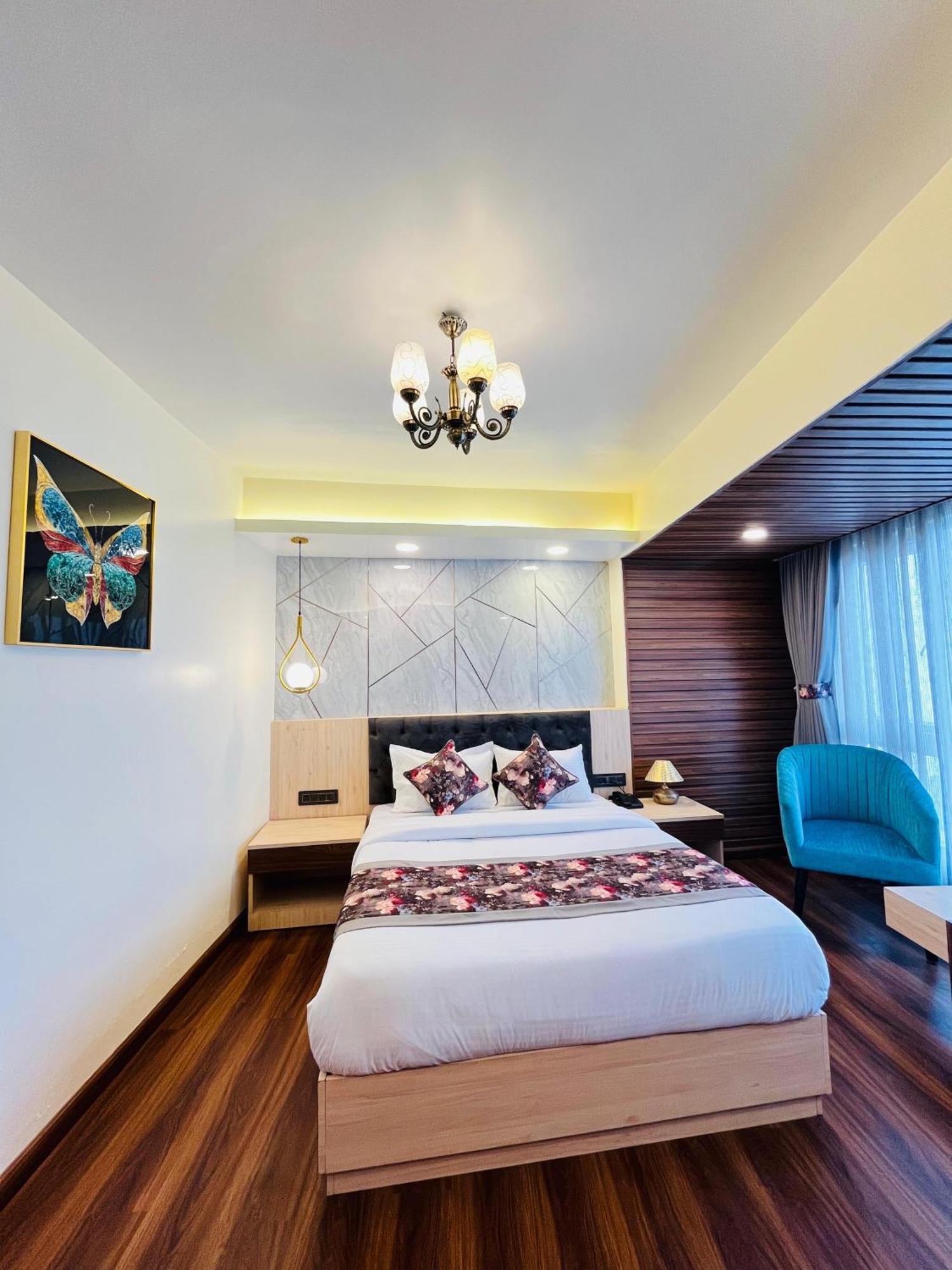 Luxury Stay At Hotel Broadway Boutique Mall Road Chowrasta Near Mahakal Temple 大吉岭 外观 照片