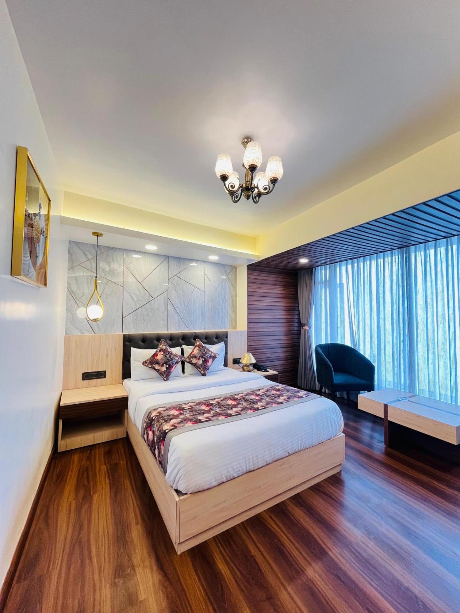 Luxury Stay At Hotel Broadway Boutique Mall Road Chowrasta Near Mahakal Temple 大吉岭 外观 照片