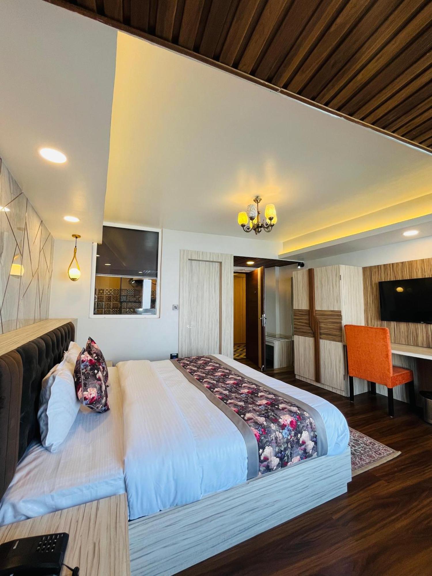 Luxury Stay At Hotel Broadway Boutique Mall Road Chowrasta Near Mahakal Temple 大吉岭 外观 照片