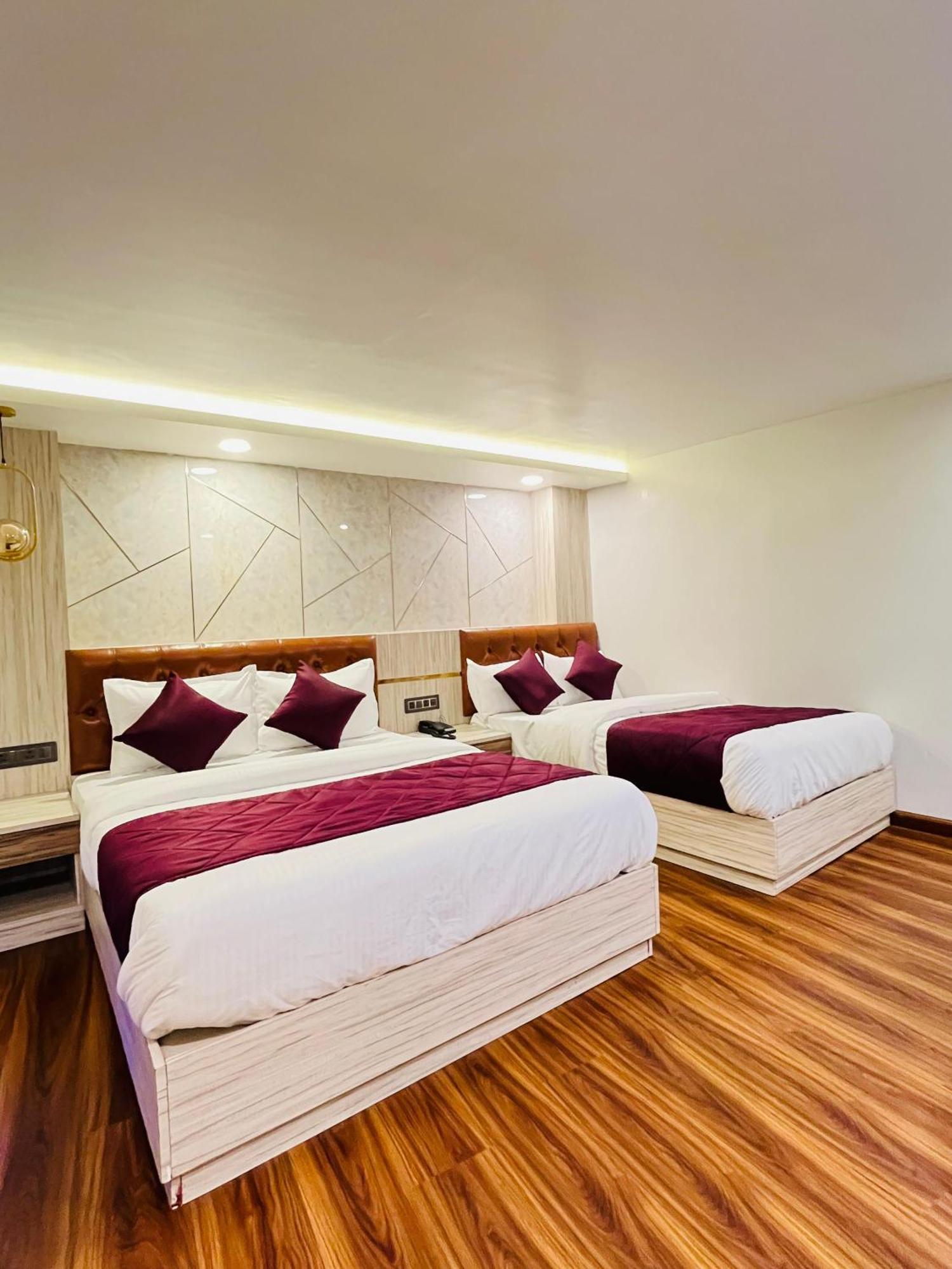Luxury Stay At Hotel Broadway Boutique Mall Road Chowrasta Near Mahakal Temple 大吉岭 外观 照片