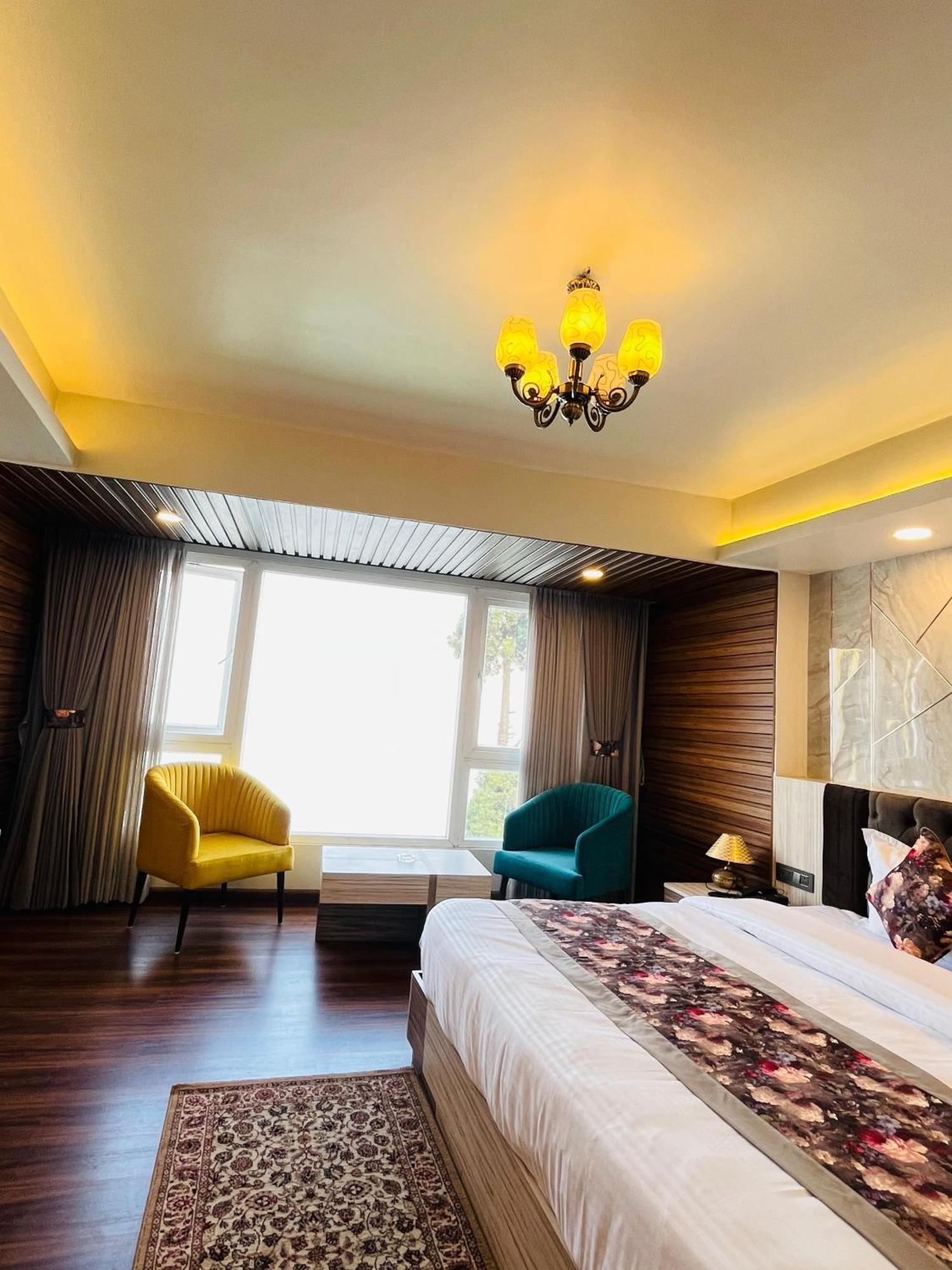 Luxury Stay At Hotel Broadway Boutique Mall Road Chowrasta Near Mahakal Temple 大吉岭 外观 照片