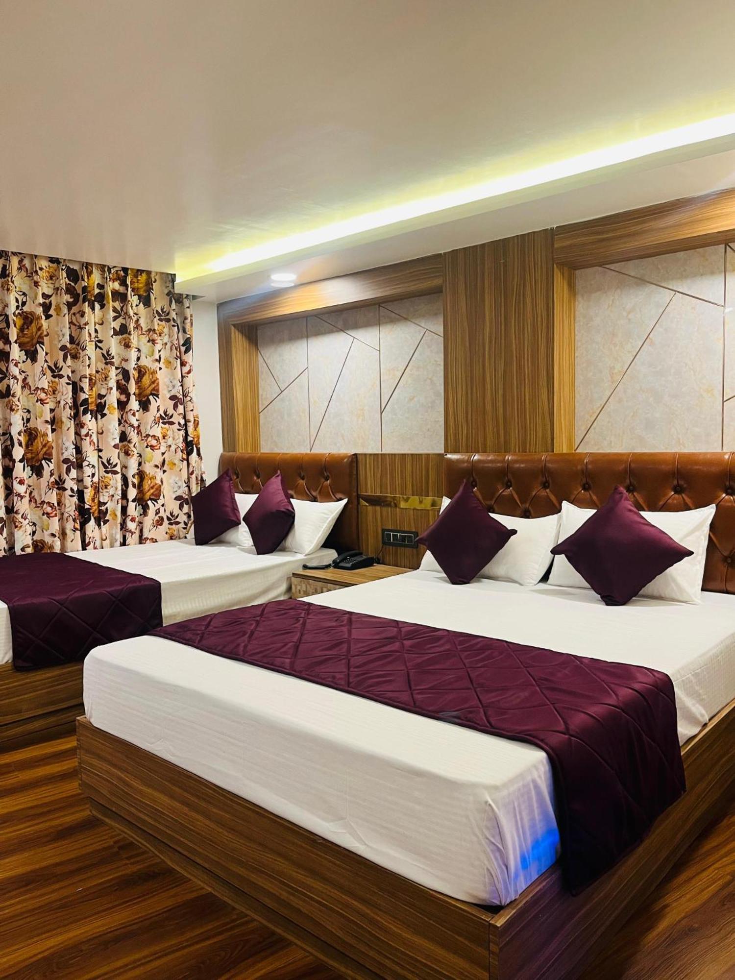 Luxury Stay At Hotel Broadway Boutique Mall Road Chowrasta Near Mahakal Temple 大吉岭 外观 照片