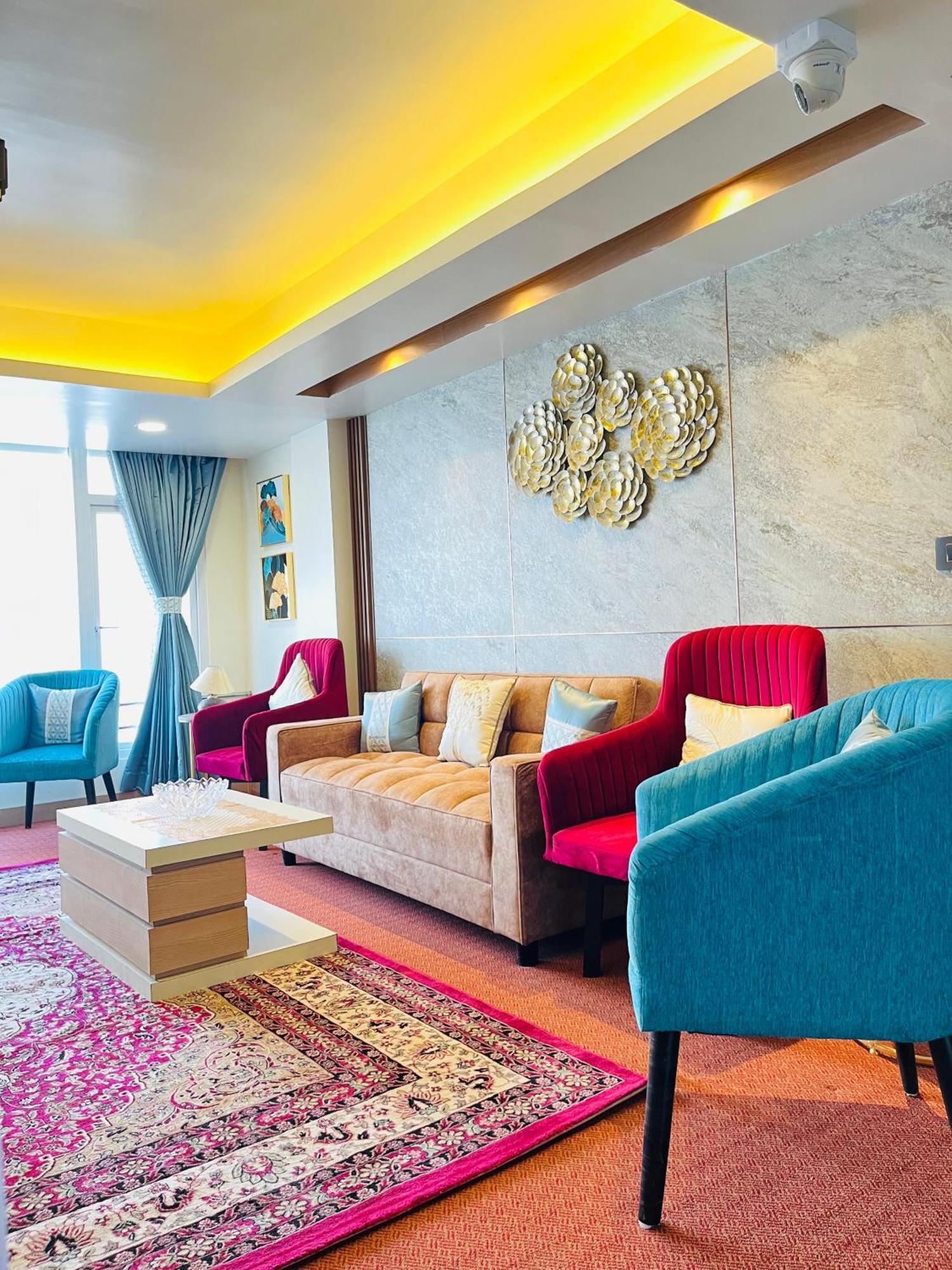 Luxury Stay At Hotel Broadway Boutique Mall Road Chowrasta Near Mahakal Temple 大吉岭 外观 照片