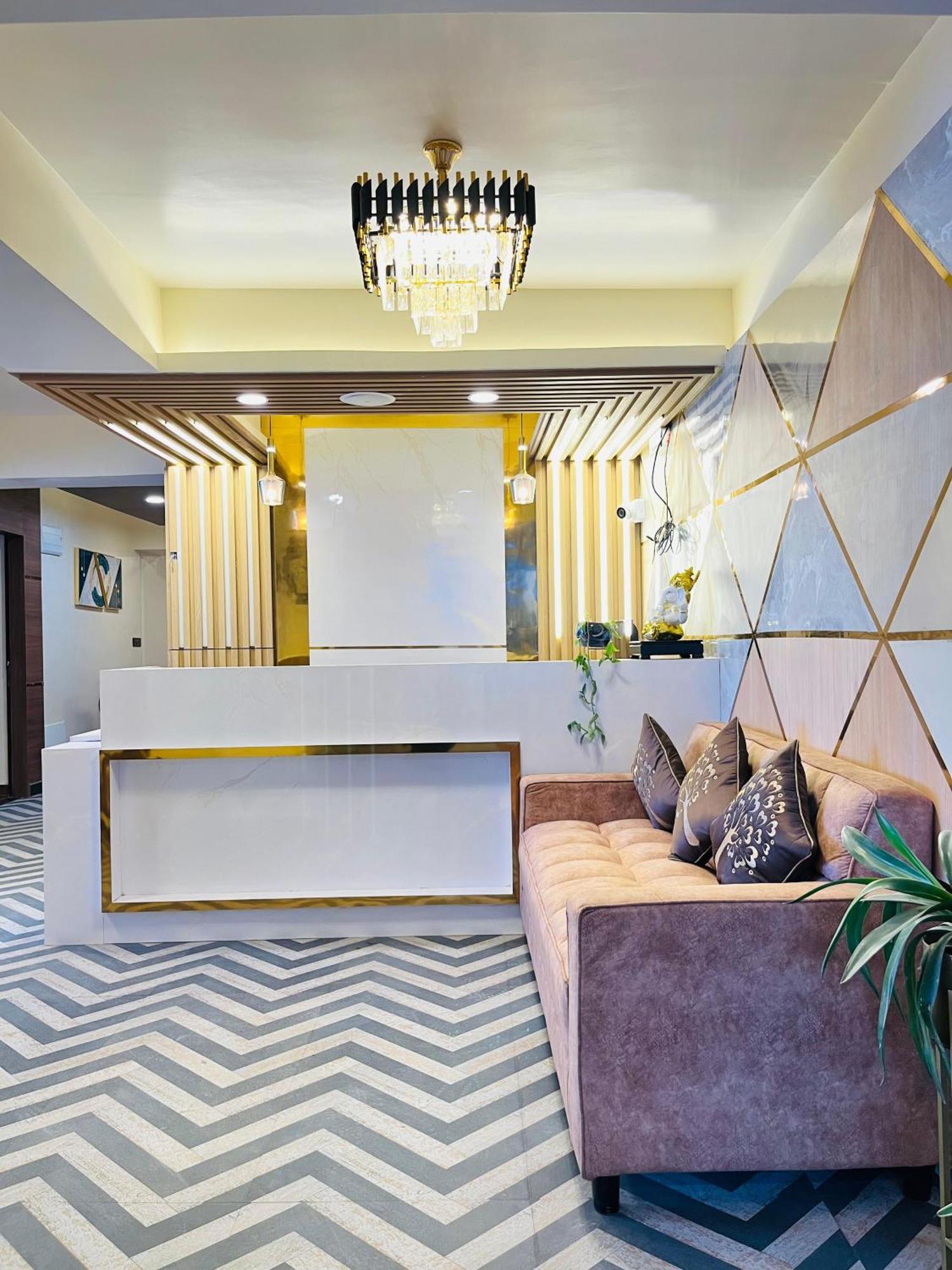 Luxury Stay At Hotel Broadway Boutique Mall Road Chowrasta Near Mahakal Temple 大吉岭 外观 照片