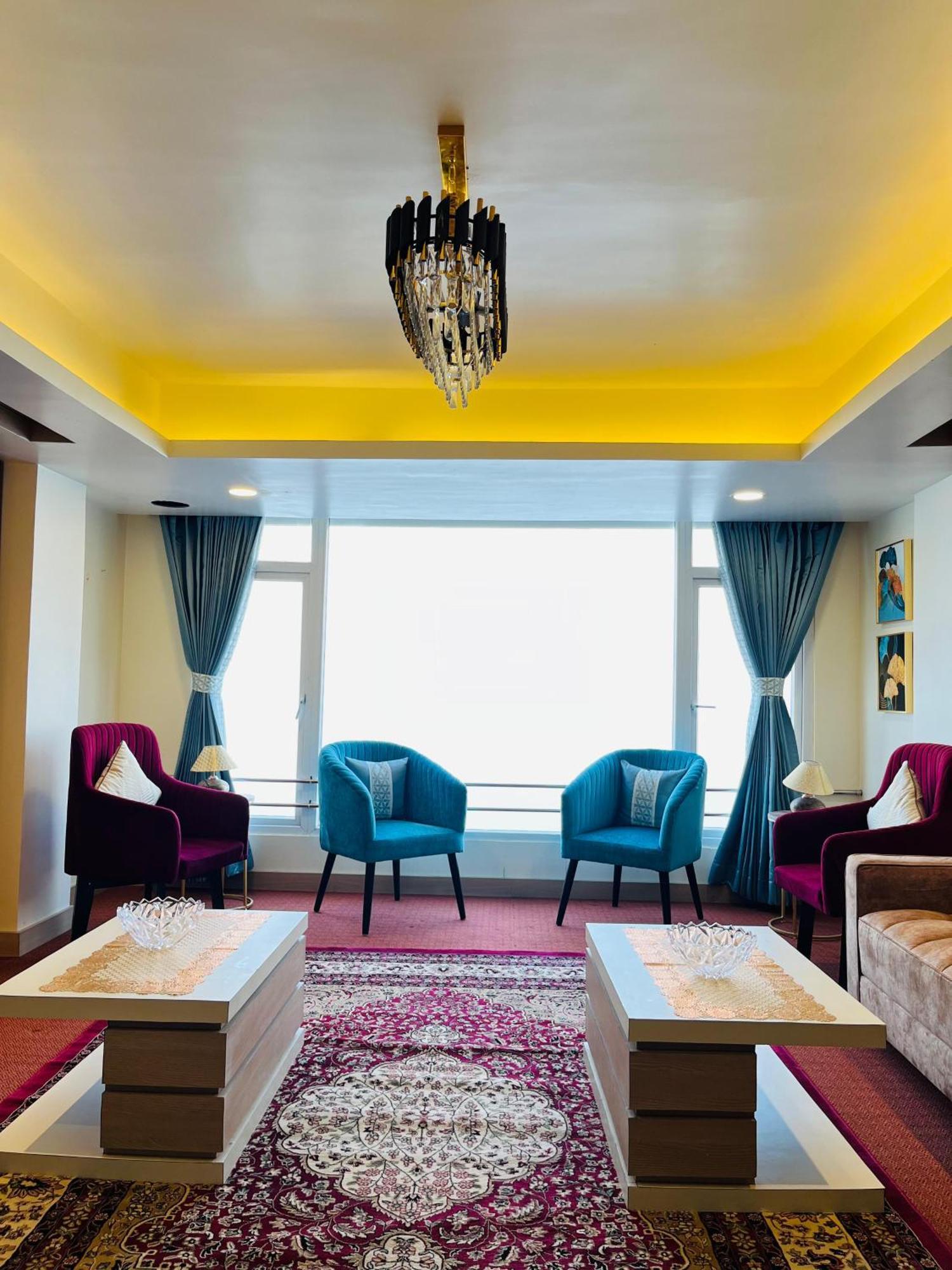 Luxury Stay At Hotel Broadway Boutique Mall Road Chowrasta Near Mahakal Temple 大吉岭 外观 照片