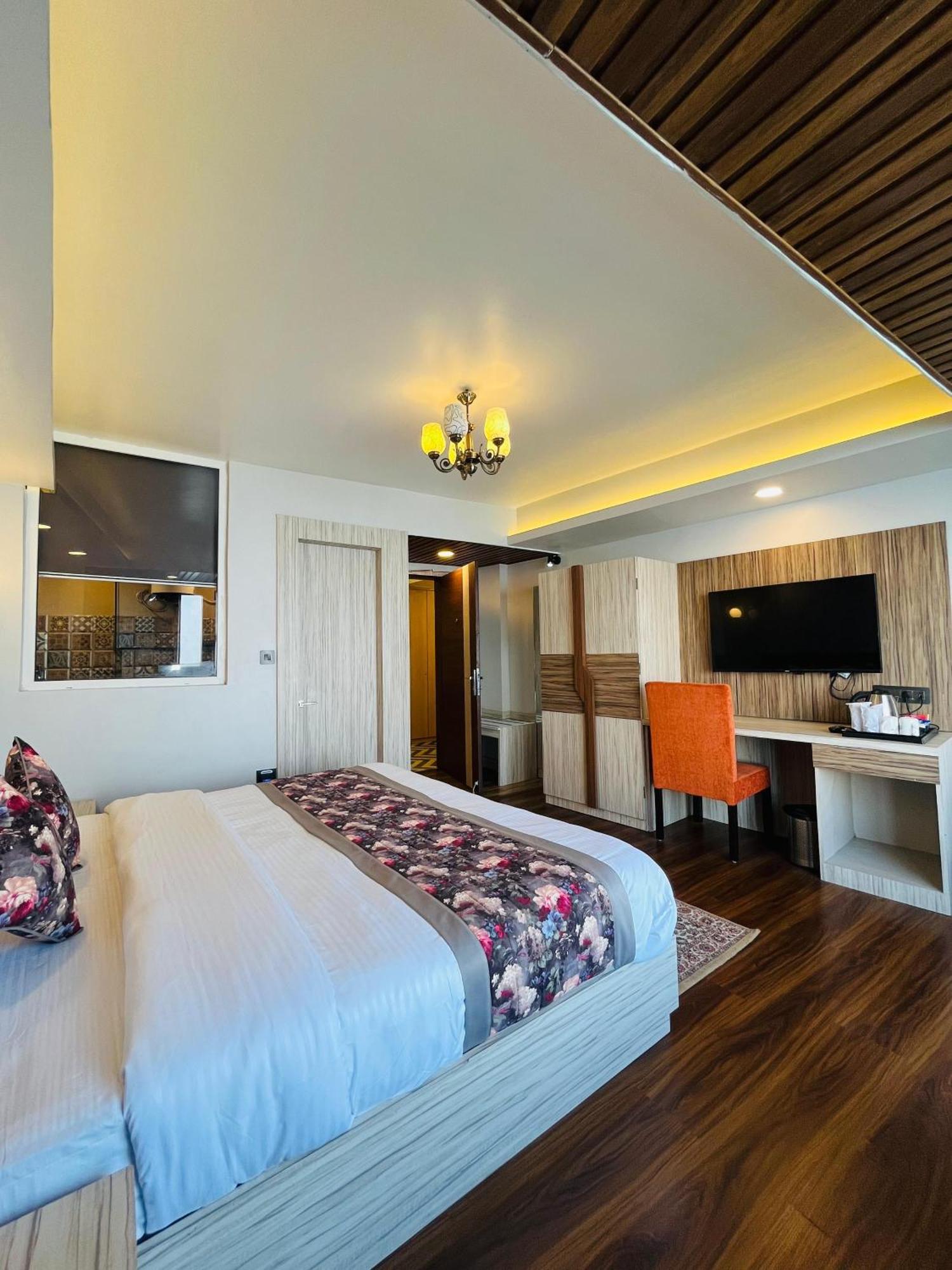 Luxury Stay At Hotel Broadway Boutique Mall Road Chowrasta Near Mahakal Temple 大吉岭 外观 照片