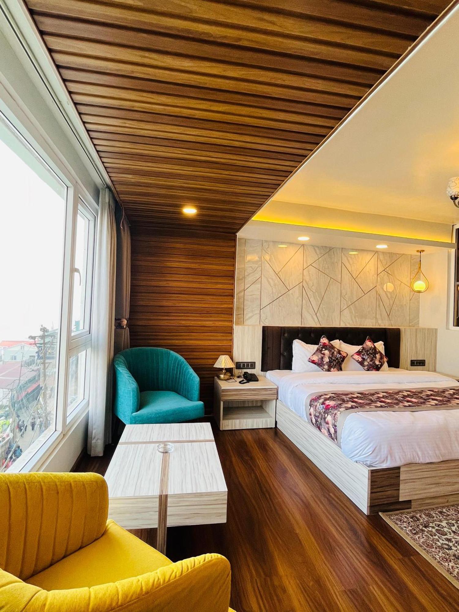 Luxury Stay At Hotel Broadway Boutique Mall Road Chowrasta Near Mahakal Temple 大吉岭 外观 照片