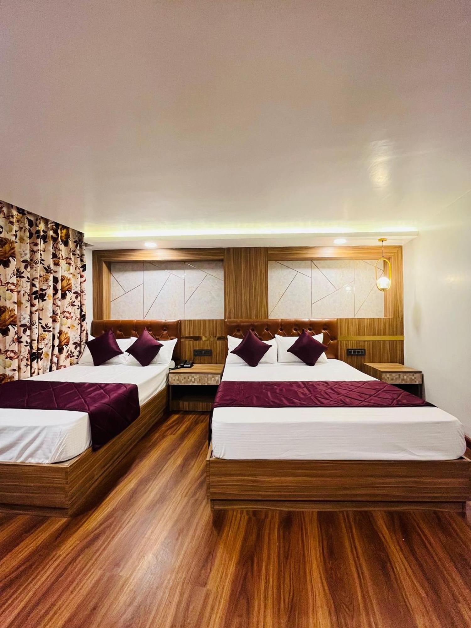 Luxury Stay At Hotel Broadway Boutique Mall Road Chowrasta Near Mahakal Temple 大吉岭 外观 照片