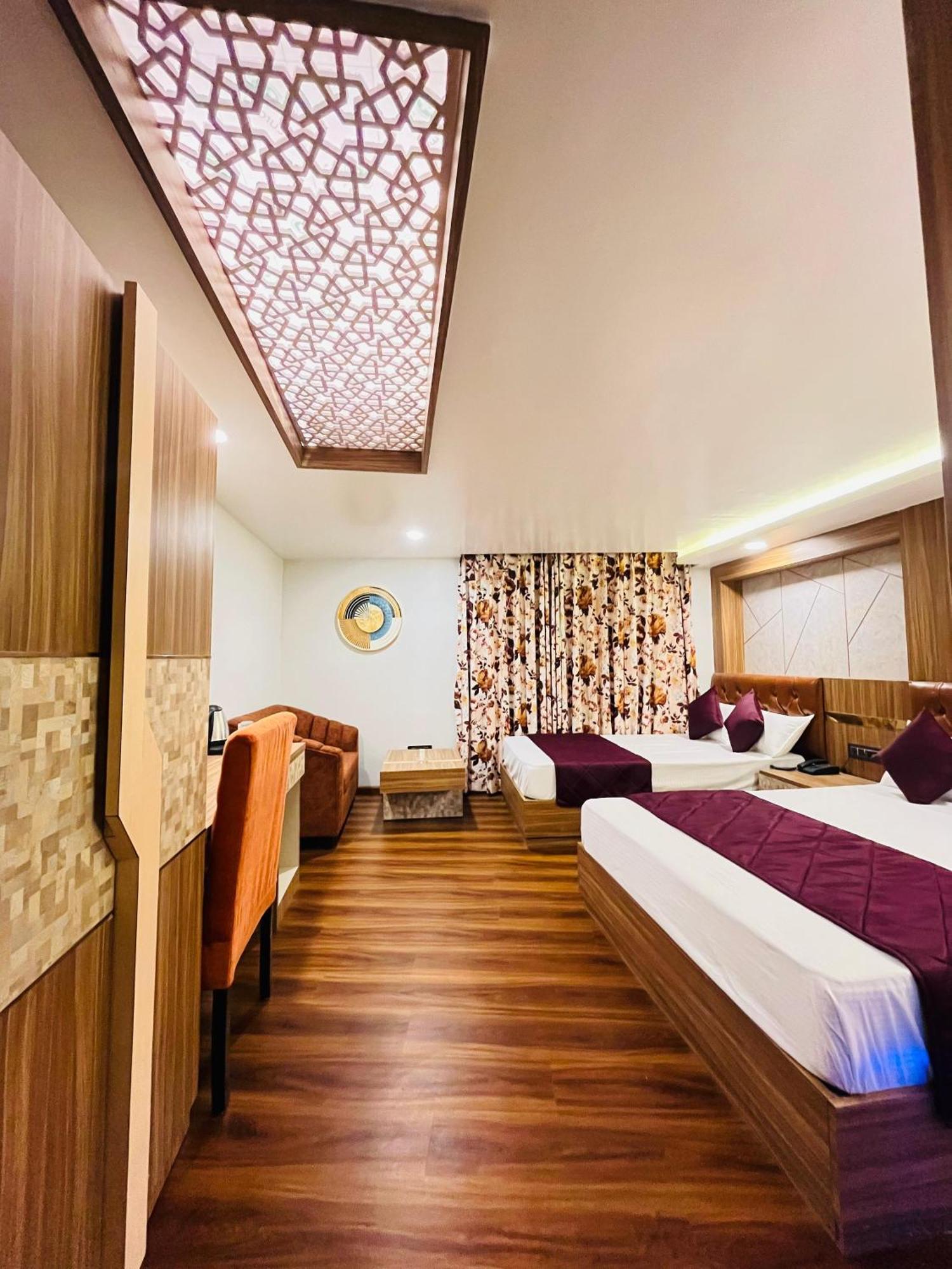 Luxury Stay At Hotel Broadway Boutique Mall Road Chowrasta Near Mahakal Temple 大吉岭 外观 照片