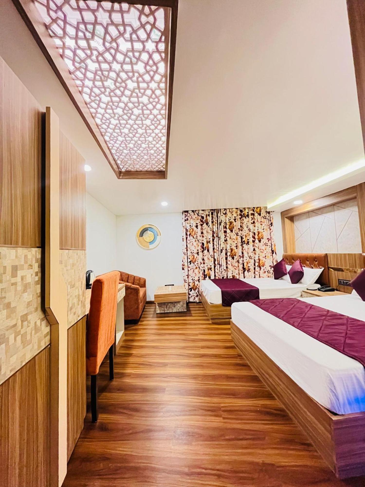Luxury Stay At Hotel Broadway Boutique Mall Road Chowrasta Near Mahakal Temple 大吉岭 外观 照片