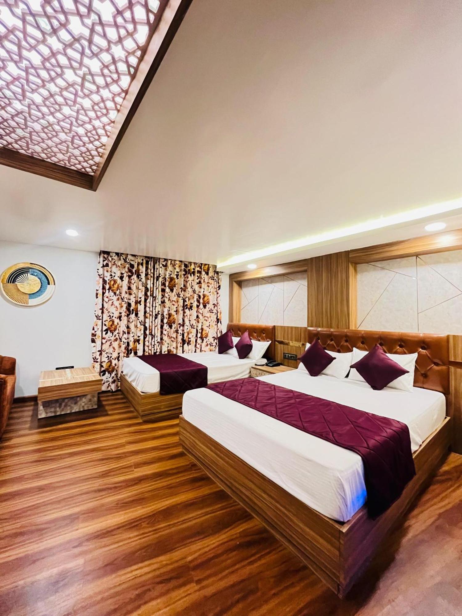 Luxury Stay At Hotel Broadway Boutique Mall Road Chowrasta Near Mahakal Temple 大吉岭 外观 照片