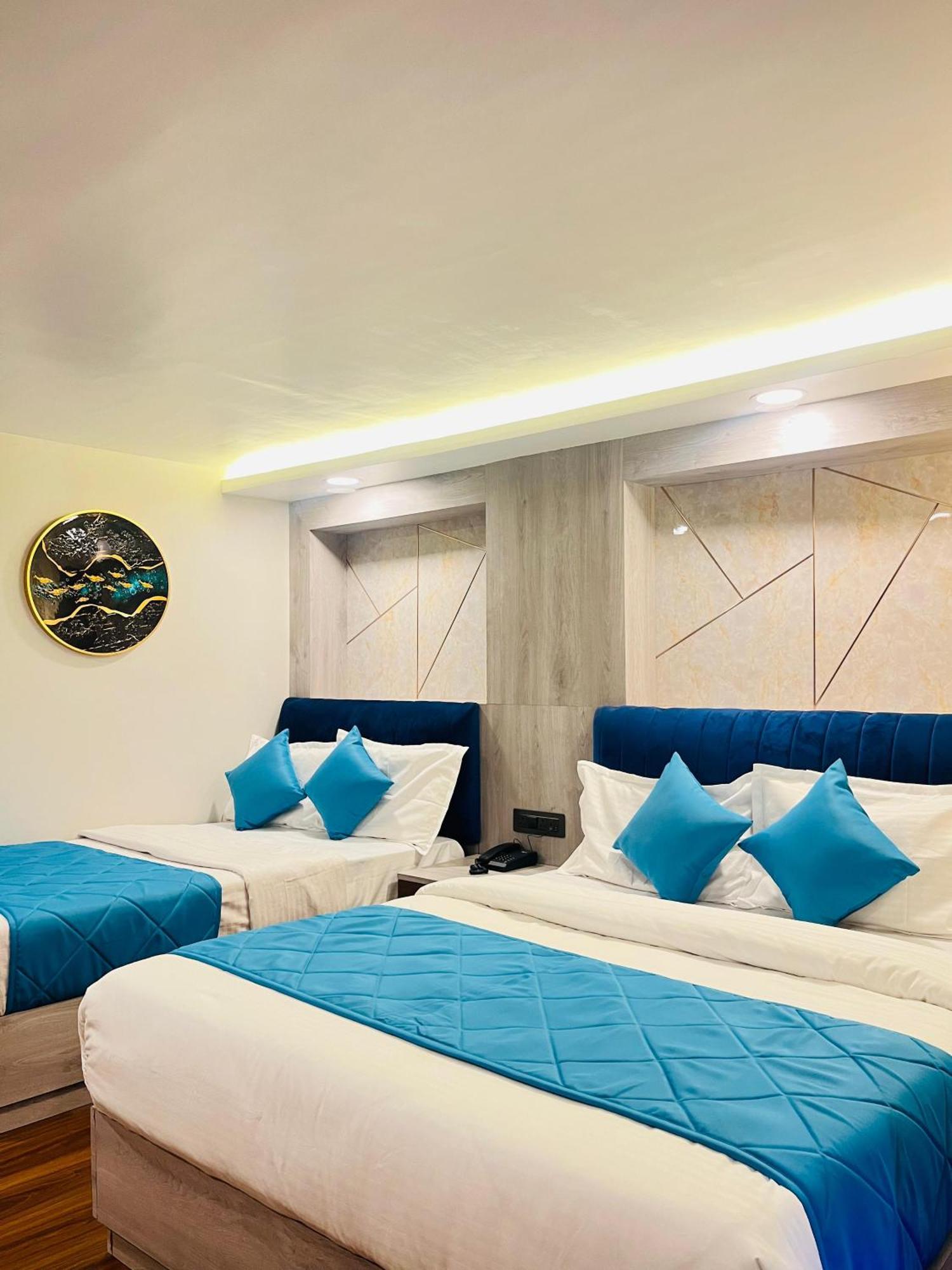 Luxury Stay At Hotel Broadway Boutique Mall Road Chowrasta Near Mahakal Temple 大吉岭 外观 照片