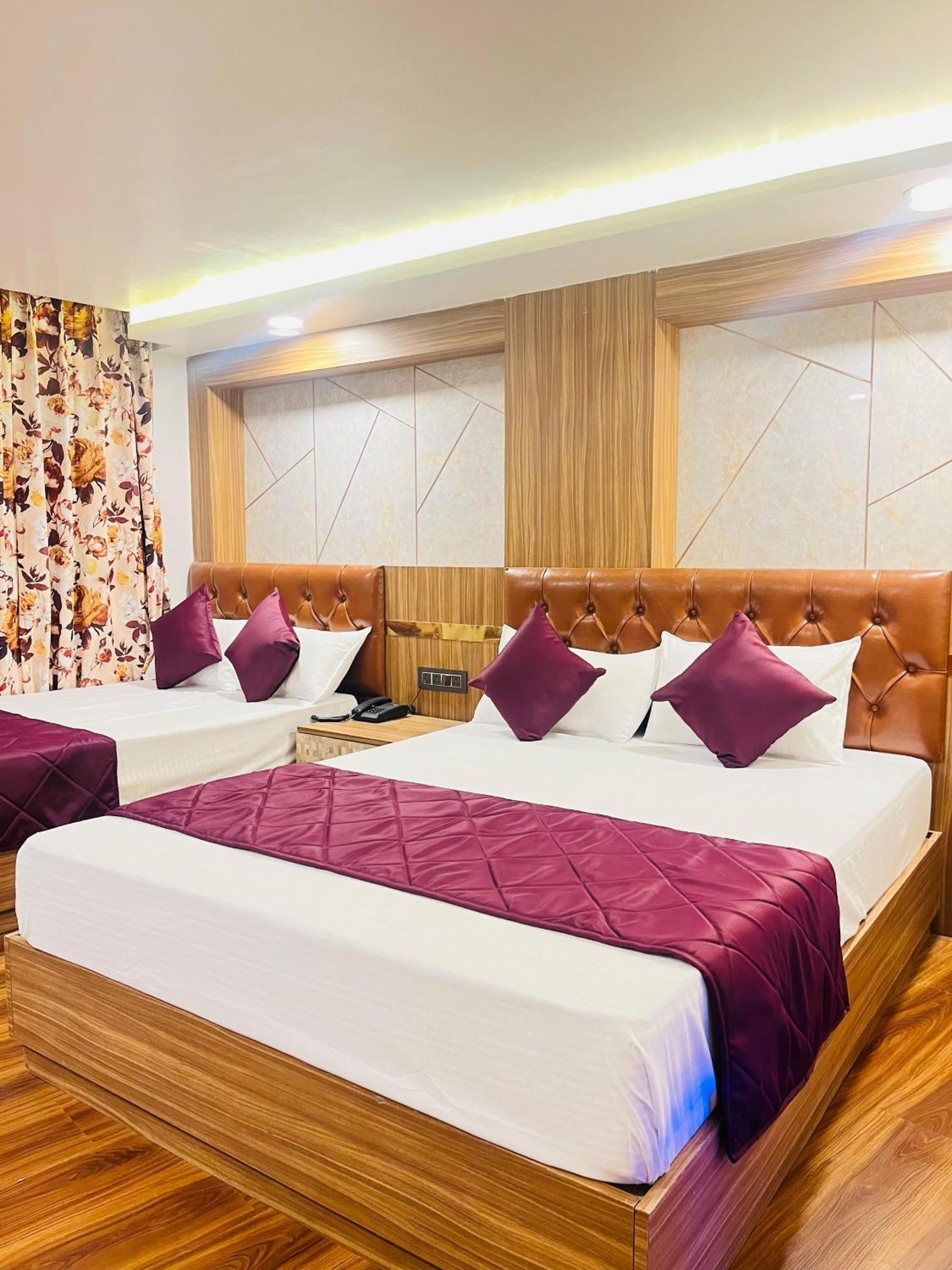 Luxury Stay At Hotel Broadway Boutique Mall Road Chowrasta Near Mahakal Temple 大吉岭 外观 照片